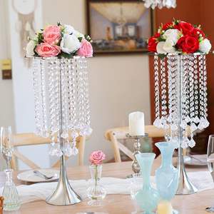 Candelabro de mesa con cuentas de cristal de Metal, decoración de boda europea, centro de mesa para el hogar, suministros de decoración para fiestas y eventos - Product Image 1
