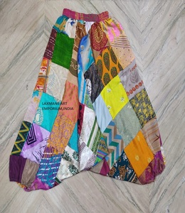 Pyjama sarouel en soie imprimé patchwork multicolore pour femmes Pantalon de créateur pour femmes Vente en gros d'Inde - Product Image 1