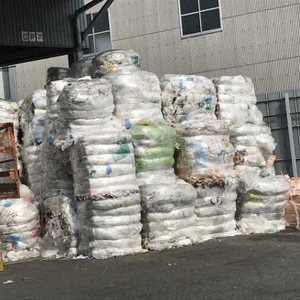 Bolsa Jumbo de PP Tejido Transpirable y Reciclable con Impresión Flexográfica, Asa en Esquina Cruzada y Boquilla, Capacidad de 1 Tonelada para Almacenamiento de Residuos Plásticos - Product Image 1