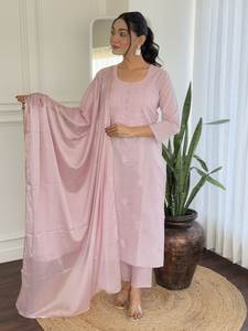 Vente en gros Ensemble Kurti en coton bio avec dentelle Dupatta | S-XXL à porter ethnique brodé de haute qualité, bon marché en vrac - Product Image 6