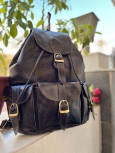 Mochila impermeable de moda hecha a mano de cuero genuino para la escuela y uso al aire libre Diseño unisex - Product Image 5