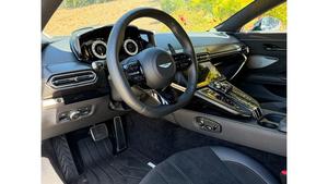 Vantage Coupé RWD 2025 d'occasion certifié, boîte automatique, sièges en cuir, finition sombre, jantes en métal R16 - Product Image 6