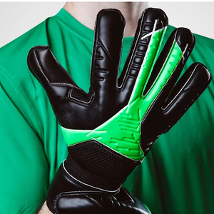Gants de gardien de but de football noir et vert en cuir PU, doigts entièrement protégés, antidérapants, respirants, avec fermeture auto-agrippante réglable - Product Image 3