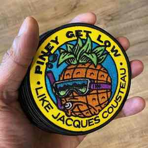 Badges de broderie à la main artistique pour la décoration de vêtements et la présentation d'uniformes d'événement - Product Image 1