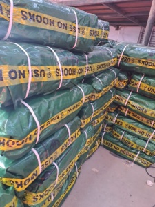 Lona de PE plateada de color verde oscuro 200gsm Tela de estilo liso impermeable multiusos súper fuerte y de larga duración - Product Image 4