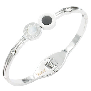 Braccialetto elegante in acciaio inossidabile placcato oro da donna - Product Image 1