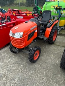 Tractor de Jardín Kubota B1220 de 22 HP, Tracción en 2 Ruedas, Caja de Cambios de Engranajes, Tractor Agrícola Compacto de Color Rojo, Fácil de Operar - Product Image 3