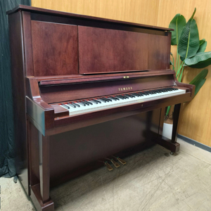 Piano Vertical Yamaha W102bw de Calidad Japonesa, 88 Teclas, Rendimiento Profesional, Sonido Potente y Claro, Estilo Clásico, Listo para el Escenario - Product Image 1