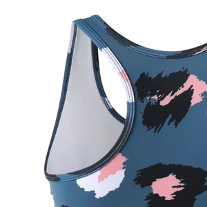 Venta al por mayor de los últimos sujetadores deportivos de alta calidad para mujer, todo tipo de sujetadores con impresión por sublimación personalizada, sujetadores deportivos transpirables para damas. - Product Image 3