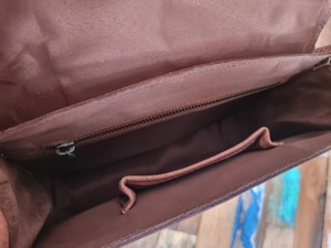 Bolso bandolera de mujer de cuero en relieve Rosa Blanca pintado a mano, monedero de flores con hojas florales, estilo bohemio, diseño occidental - Product Image 3