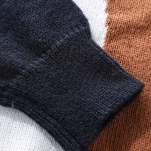 Pull en tricot avec bouton col en V pour hommes Cardigan avec couleur personnalisée Cardigan tricoté avec patch en chenille personnalisé pull pour hommes - Product Image 4