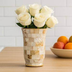 Maceta decorativa de nácar elaborada para amantes del estilo interior que aprecian los detalles artísticos atemporales - Product Image 5