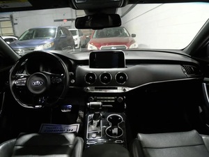 Buena Oferta para el K-ia Stinger GT2 AWD 2023 con Motor V6 Twin-Turbo y Modificaciones de Rendimiento - Product Image 4