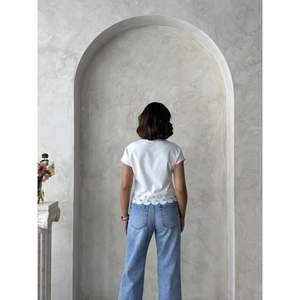 Camiseta de Mujer con Detalle de Encaje - Product Image 3