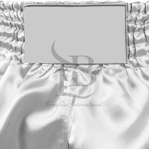 Short de Muay Thai teint en couleur unie de la meilleure qualité pour hommes 100% polyester Matériau durable et durable à un prix raisonnable - Product Image 3