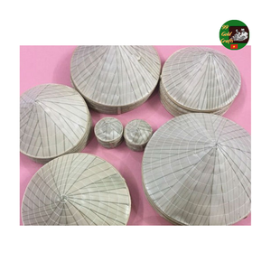 Chapeau conique Non La, souvenir traditionnel fait à la main en feuilles de palmier, chapeau conique en bambou à motifs, chapeau Non La, artisanat en feuilles de palmier tissées à la main - Product Image 5