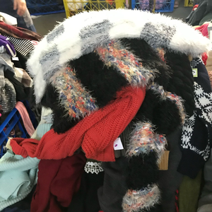 เสื้อผ้ามือสองฤดูหนาวยี่ห้อไพรม์แบล็คฮอร์ส ไซส์ S-XXXL เกรด A สำหรับส่งออกไปแอฟริกาตะวันออก MOQ ต่ำ - Product Image 5