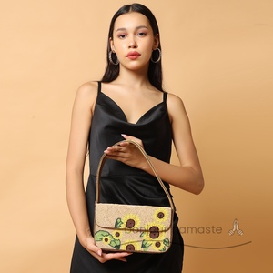 Borsa da donna a forma di girasole firmata firmata | Borsa di dichiarazione ricamata a mano artigianale - Product Image 2
