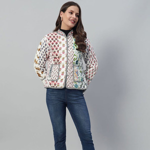 Hermosa chaqueta acolchada de algodón para mujer Estampado de bloques a mano Floral Reversible y ligero Nuevo abrigo de invierno - Product Image 1