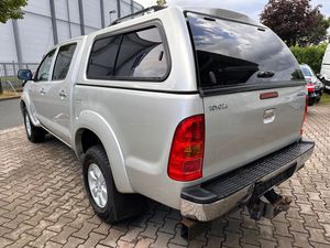 2011 para Toyota Hilux, automóvil usado con interior oscuro y características de control de crucero - Product Image 5