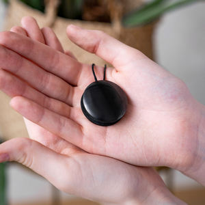 Colgante de shungita en forma de tableta de 1.4 pulgadas (35 mm) - Product Image 6