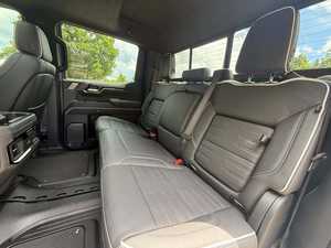 Usado, Sierra 1500 AT4X 2024, Cabina Doble, Tracción en las Cuatro Ruedas, Asientos de Cuero, Paquete Eléctrico, Navegación Bluetooth, Paquete SE, Paquete Remolque, Lado Izquierdo - Product Image 3