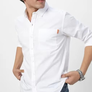 Chemise solide décontractée de coupe régulière pour hommes avec col ouvert Tenue de tous les jours élégante et confortable pour toutes les occasions - Product Image 1