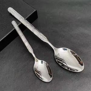 Lujo 18/0 Acero inoxidable 4 piezas Plata con cucharas para servir Vajilla Cubiertos Juego de cubiertos para fiestas de boda - Product Image 5