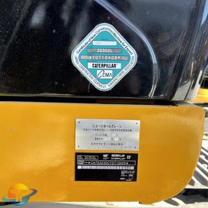 Vente flash : Excavatrice d'occasion Caterpillar CAT323D2L de haute qualité, en stock, modèle mini Hitachi ZX70, moteur Cummins, 8-10 tonnes de puissance de travail - Product Image 3