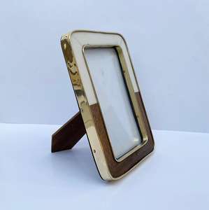 Décoration d'intérieur de style antique, bois naturel et incrustations de laiton, décoration de table pour hôtels, cadres photo, parfaits pour les cadeaux de mariage - Product Image 2