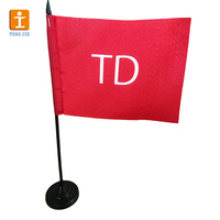 Vente en gros de Shanghai Drapeau de table de différents pays de haute qualité Drapeau de table de réunion décoratif avec poteau et base