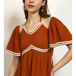 Robe longue décontractée d'été Deebaco pour femme en rayonne, style bohème, avec détails contrastants, col licou cœur, manches courtes, coupe classique, dentelle - Product Image 2
