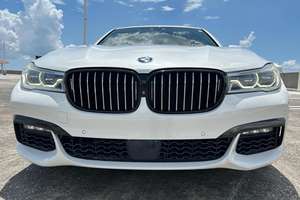BMW 750i xDrive Plus 2016 Usado en Buen Estado, Sin Accidentes, Volante a la Izquierda/Derecha - Product Image 2