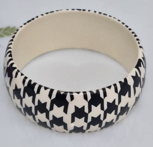 Vintage Style <b>Fashion</b> Resin <b>Bangle</b> for Women Customized Retro Look From India - Product Image 4