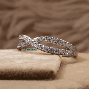 Anillo de compromiso estilo trenzado diamante corte redondo para mujer - Product Image 1