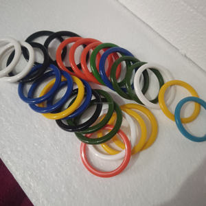 Brazalete de moda de resina transparente y tintada moderna Varios colores para ocasiones de boda y fiesta - Product Image 1