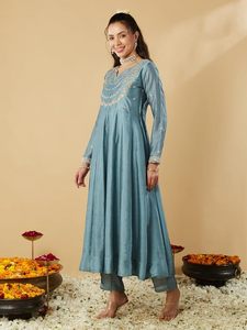 Kurti à manches longues à la mode avec des motifs élégants parfaits pour les saisons de transition - Product Image 2