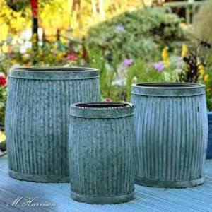 Jardinière décorative de grande taille en métal de qualité supérieure, aspect argenté brillant et poli, design attrayant, très demandée - Product Image 5