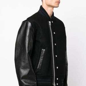 Chaqueta universitaria para hombre con logotipo personalizado de fabricante OEM, Mangas de cuero de lona estilo Letterman de béisbol bordadas de alta calidad - Product Image 4