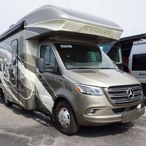 Limpio Usado 2023 ENTEGRA QWEST 24N Autocaravana de lujo Usado para acampar - Product Image 1