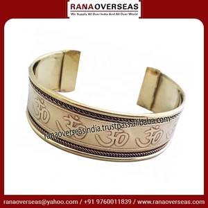 Bracelet jonc ajustable gravé Om, bracelet en laiton artisanal pour femmes et hommes, cadeau - Product Image 5