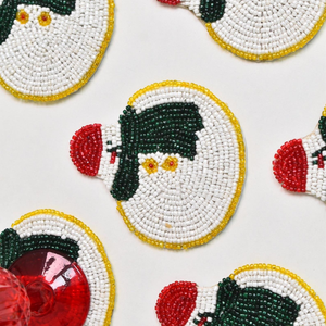 Ensemble de quatre ornements de bonhomme de neige en perles faits à la main, écologiques et de haute qualité, décoration de sapin de Noël, décoration de la maison, cadeau de vacances unique - Product Image 4