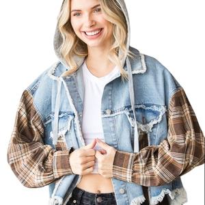 แจ็คเก็ตยีนส์ผู้หญิงสีน้ำเงินคลาสสิก – เสื้อโค้ทยีนส์แขนยาวติดกระดุมพร้อมกระเป๋า - Product Image 1