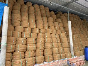 Rouleau de corde de coco solide en vrac corde de fibre de noix de coco 3mm-30mm fabriqué à partir de fibre de coco naturelle de 100%-Produits de fibre de coco usine du Vietnam - Product Image 5