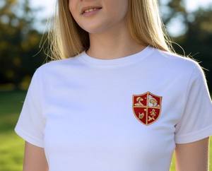 Camiseta de manga corta informal para niña con bordado personalizado, 100% algodón peinado, cuello redondo pesado de primera calidad, varios tamaños y colores - Product Image 2