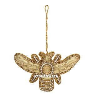 เครื่องประดับคริสต์มาสดีไซน์แบบทำมือรูปทรงผีเสื้อบนผ้าปักซาริและงานประดับลูกปัดสำหรับแขวนต้นไม้ - Product Image 1