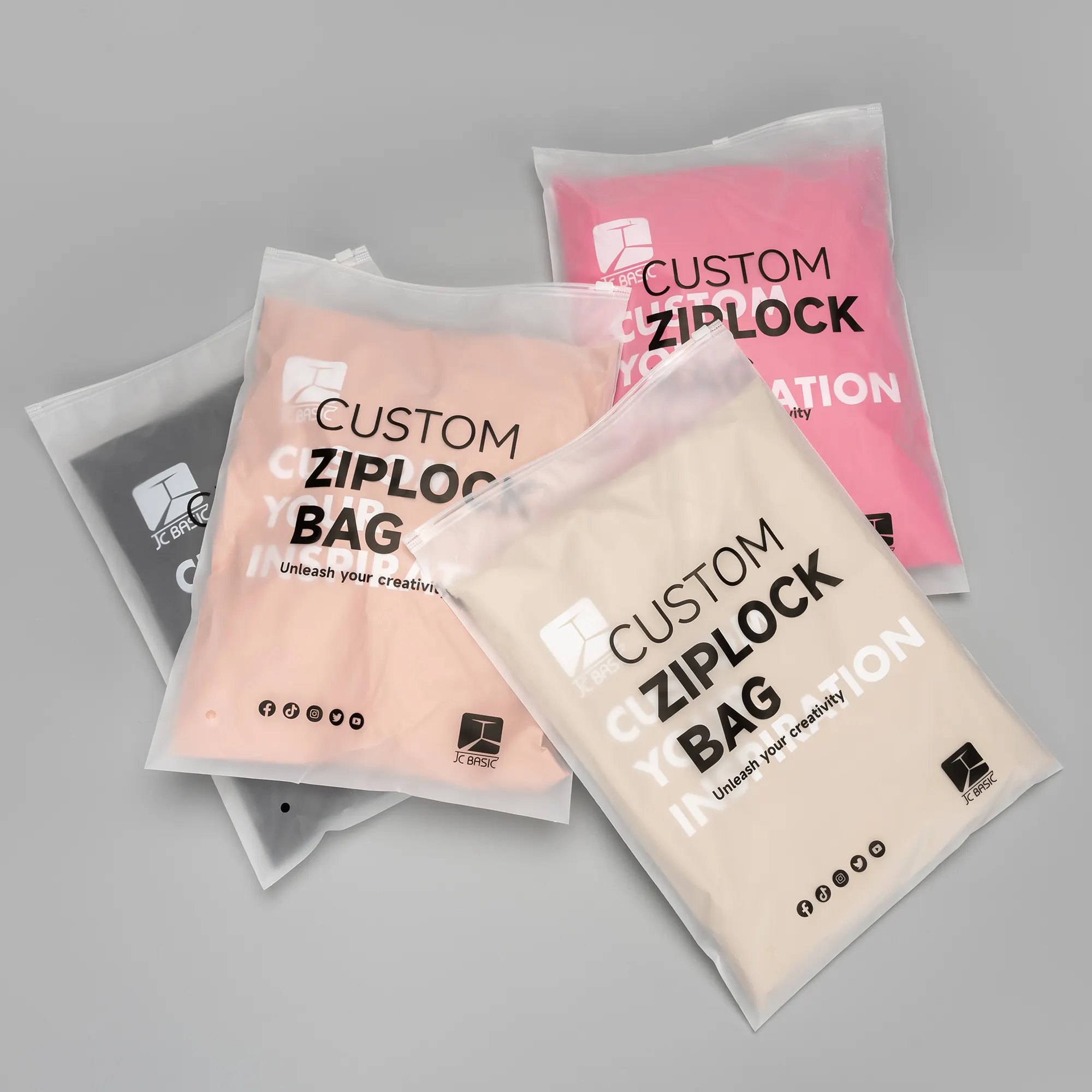 Custom Frosted Plastic Bag Embalagem Para Roupas T Shirt Zip Lock Bags Marca Plastic Eco Friendly Zipper Clothing Bag Garment
