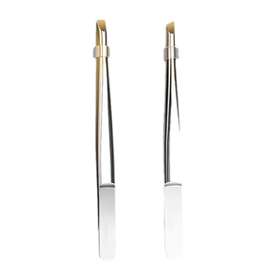 Pinzas de Acero Inoxidable de Alta Calidad con Punta Inclinada, Herramienta de Belleza de Estilo Clásico y Duradero para Cejas Perfectamente Definidas y Vello Facial - Product Image 1