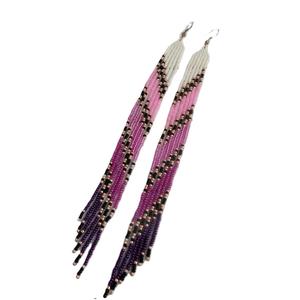 Elegantes pendientes largos hechos a mano con cuentas de semillas y borlas Elegantes pendientes largos colgantes con cuentas con diseño de arte geométrico - Product Image 2