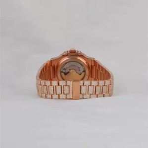 Montre-bracelet fantaisie en diamants de moissanite unisexe, taille personnalisée, clarté VVS, acier inoxydable, cadran en cristal de saphir, mouvement à quartz - Product Image 3